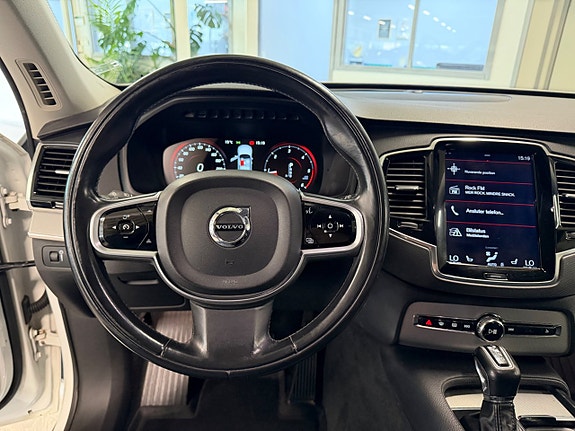 Volvo XC90 15 of 23
