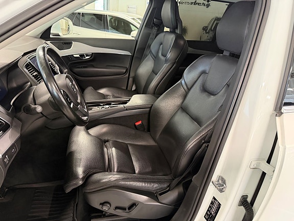 Volvo XC90 12 of 23