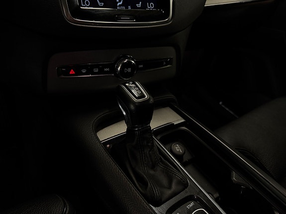 Volvo XC90 17 of 23