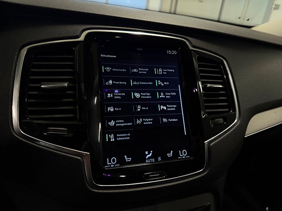 Volvo XC90 19 of 23
