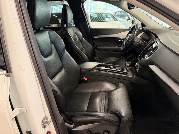 Volvo XC90 11 of 23