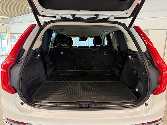 Volvo XC90 5 of 23