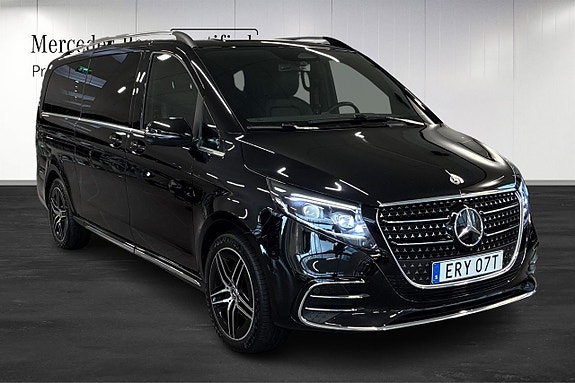Mercedes-Benz V300 2 of 27
