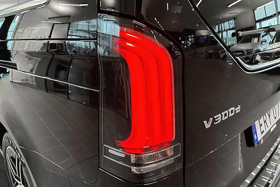 Mercedes-Benz V300 27 of 27