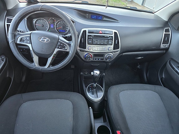 Hyundai i20 10 of 12