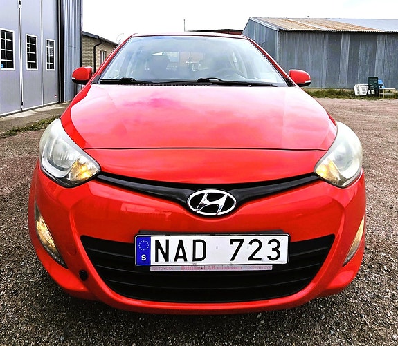 Hyundai i20 2 of 12