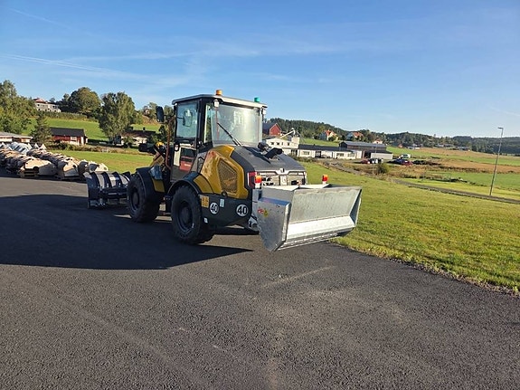 LiuGong 820 T Winter 2 of 4