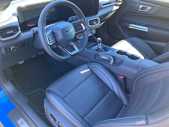 Ford Mustang 2 of 2