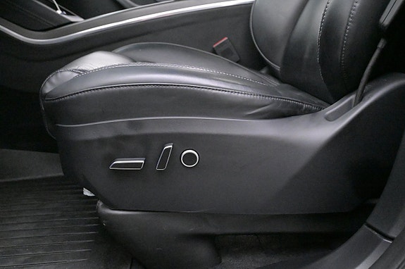 Tesla Model X 10 of 27
