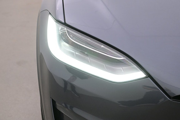 Tesla Model X 26 of 27