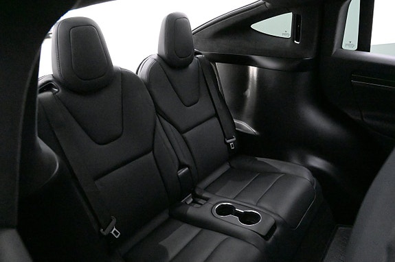 Tesla Model X 24 of 27
