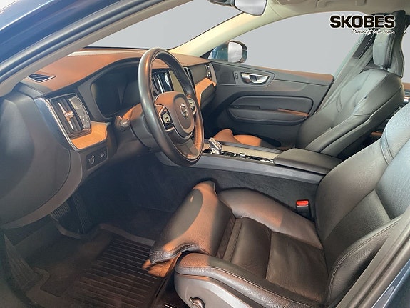 Volvo XC60 8 of 29