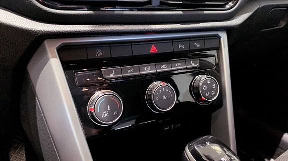 Volkswagen T-Roc 14 of 15