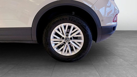 Volkswagen T-Roc 6 of 15