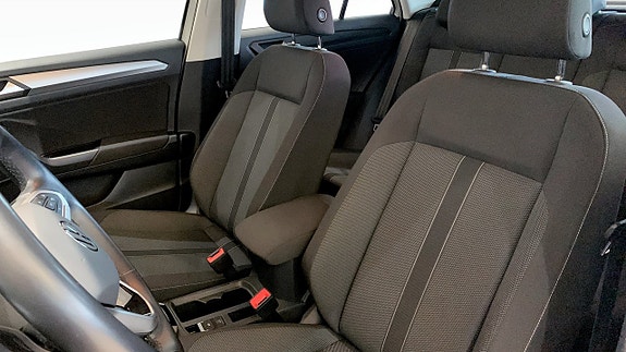 Volkswagen T-Roc 8 of 15