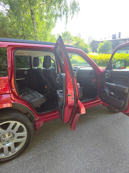 Dodge Nitro 12 of 20
