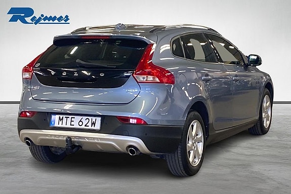 Volvo V40 Cross Country 2 of 12