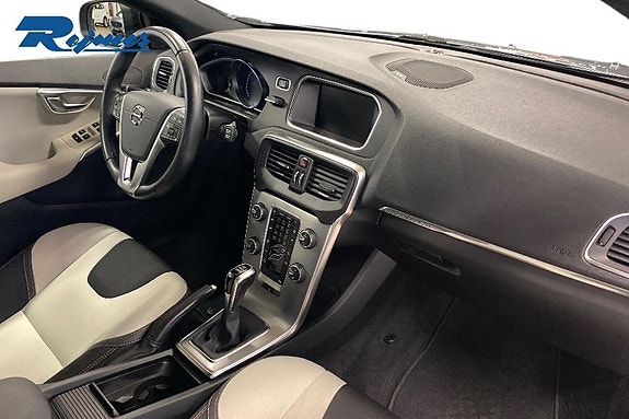 Volvo V40 Cross Country 9 of 12