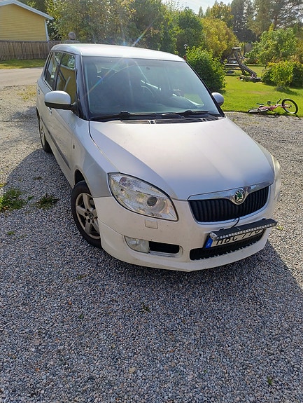 Skoda Fabia 2 of 9