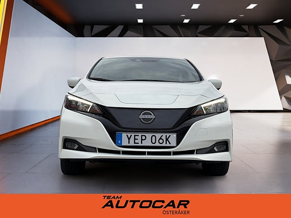 Nissan Leaf 3 of 17