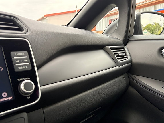 Nissan Leaf 16 of 17