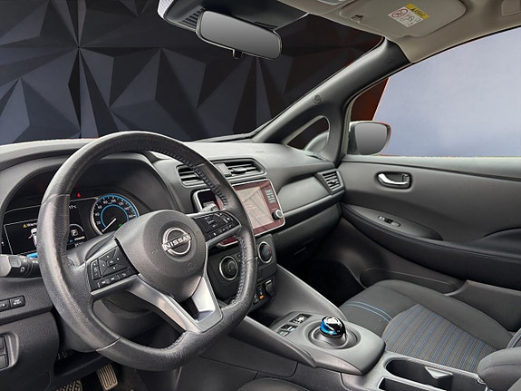 Nissan Leaf 9 of 17