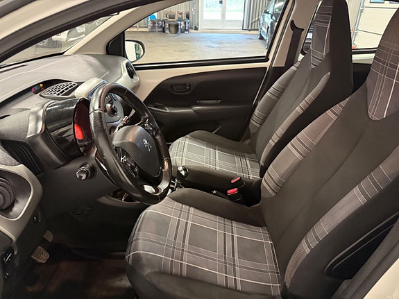 Peugeot 108 11 of 15