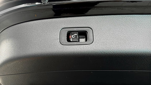 Mercedes-Benz GLC300 e 19 of 19