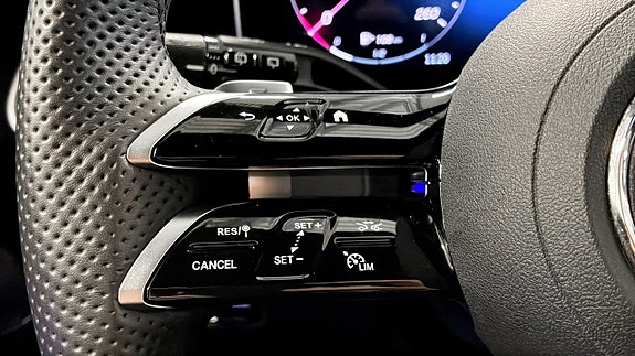 Mercedes-Benz GLC300 e 15 of 19