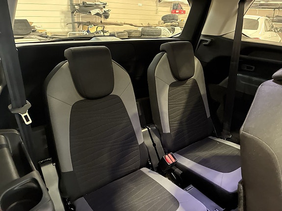 Citroen Grand C4 Picasso 17 of 22