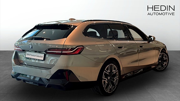 BMW 530e 2 of 9