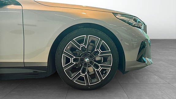 BMW 530e 9 of 9