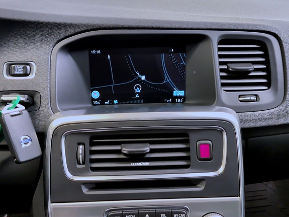 Volvo V60 10 of 15