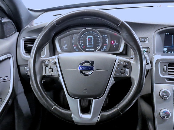 Volvo V60 9 of 15