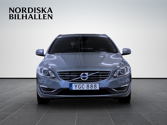 Volvo V60 2 of 15