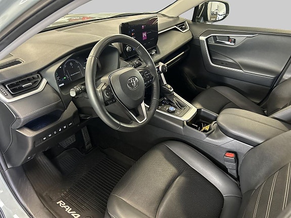 Toyota RAV4 14 of 19