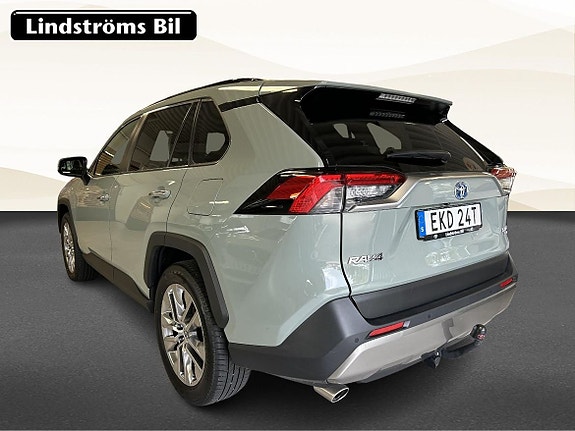 Toyota RAV4 4 of 19
