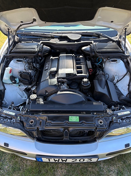 BMW 525i 4 of 7