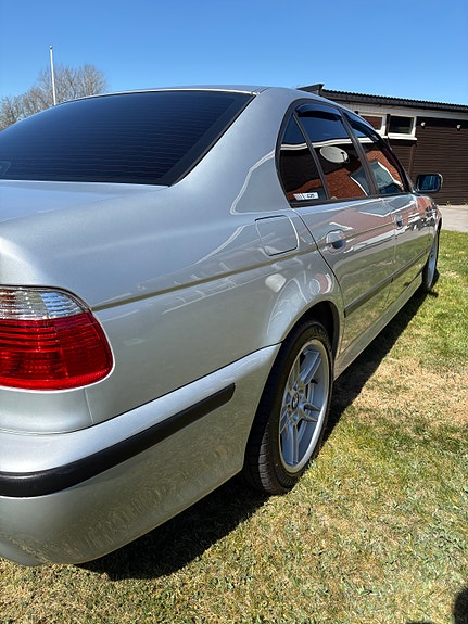 BMW 525i 5 of 7