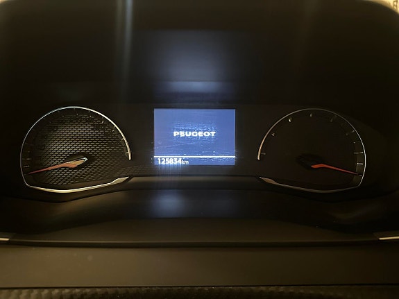 Peugeot 2008 10 of 17