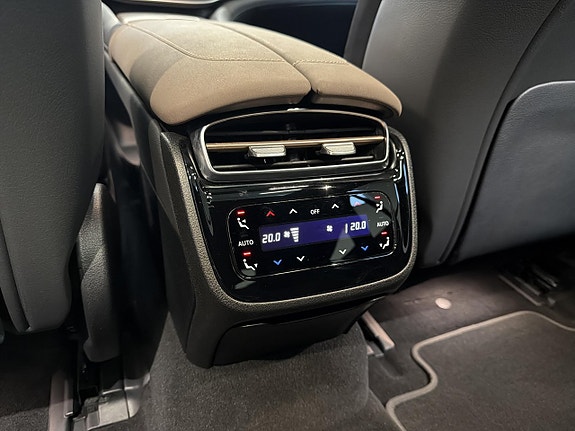 Mercedes-Benz EQS580 16 of 30