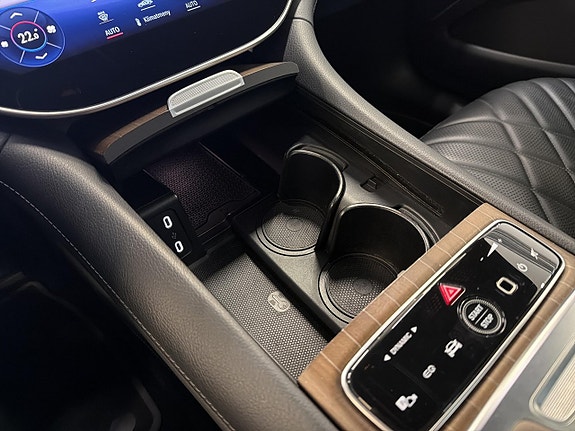 Mercedes-Benz EQS580 27 of 30