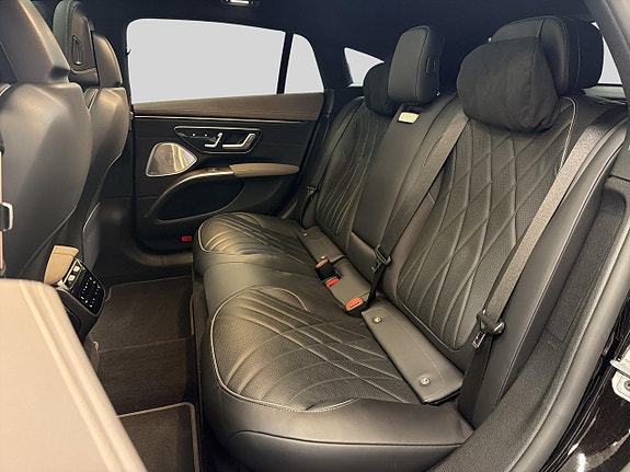 Mercedes-Benz EQS580 15 of 30