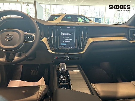 Volvo XC60 13 of 28