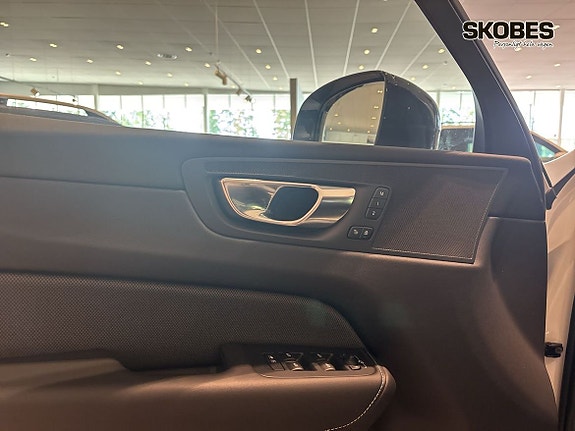 Volvo XC60 16 of 28