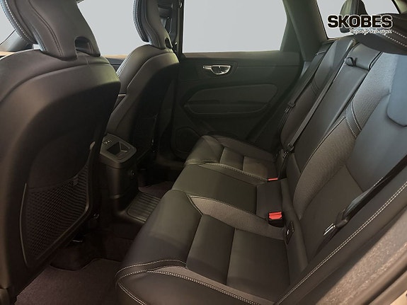 Volvo XC60 10 of 28