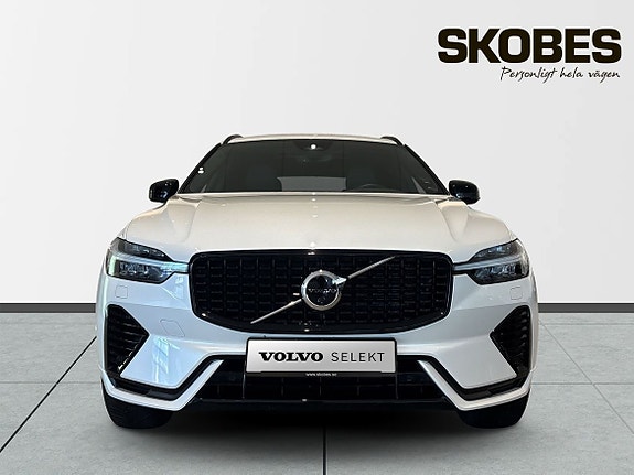 Volvo XC60 2 of 28