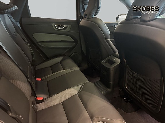 Volvo XC60 11 of 28