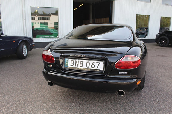 Jaguar XKR 8 of 14