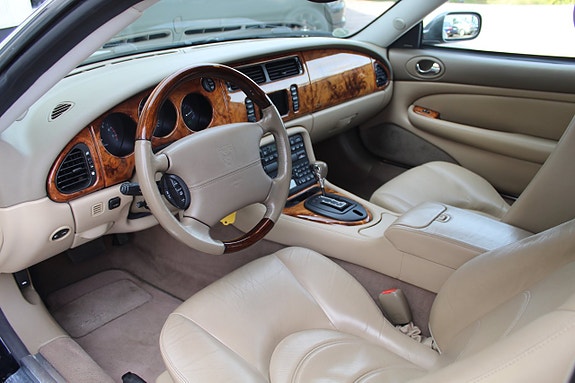 Jaguar XKR 3 of 14